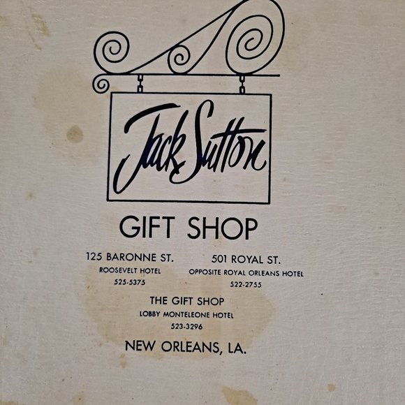 Vintage 1970s Embroidered Floral Tablecloth with 6 Embroidered Napkins Square - Picture 12 of 15